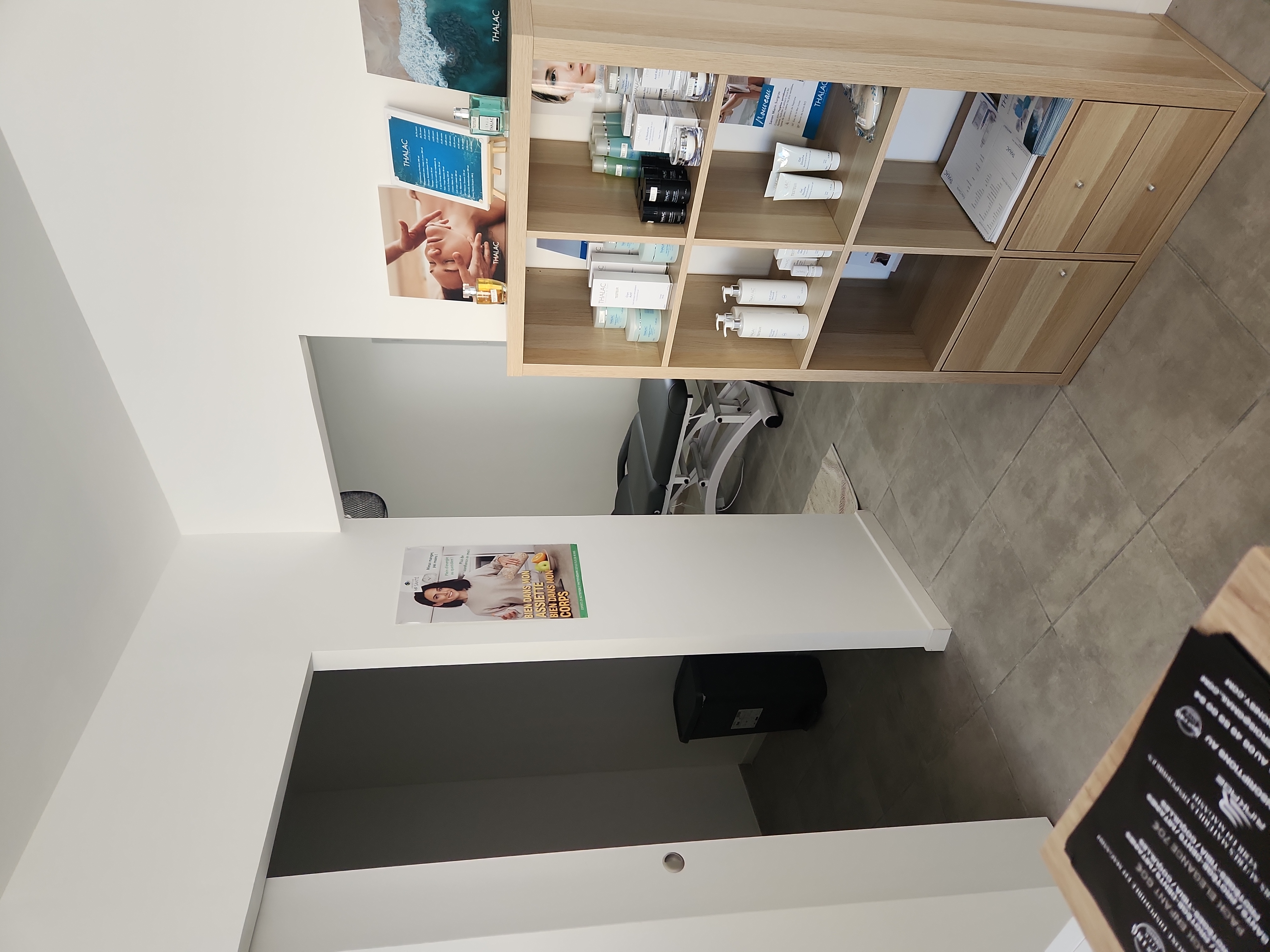 photo thalac entrée bureau et cabine.jpg